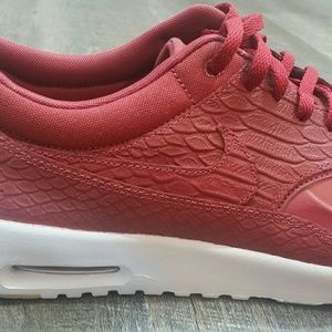 NWOB Nike Air Max Thea  Womens 12